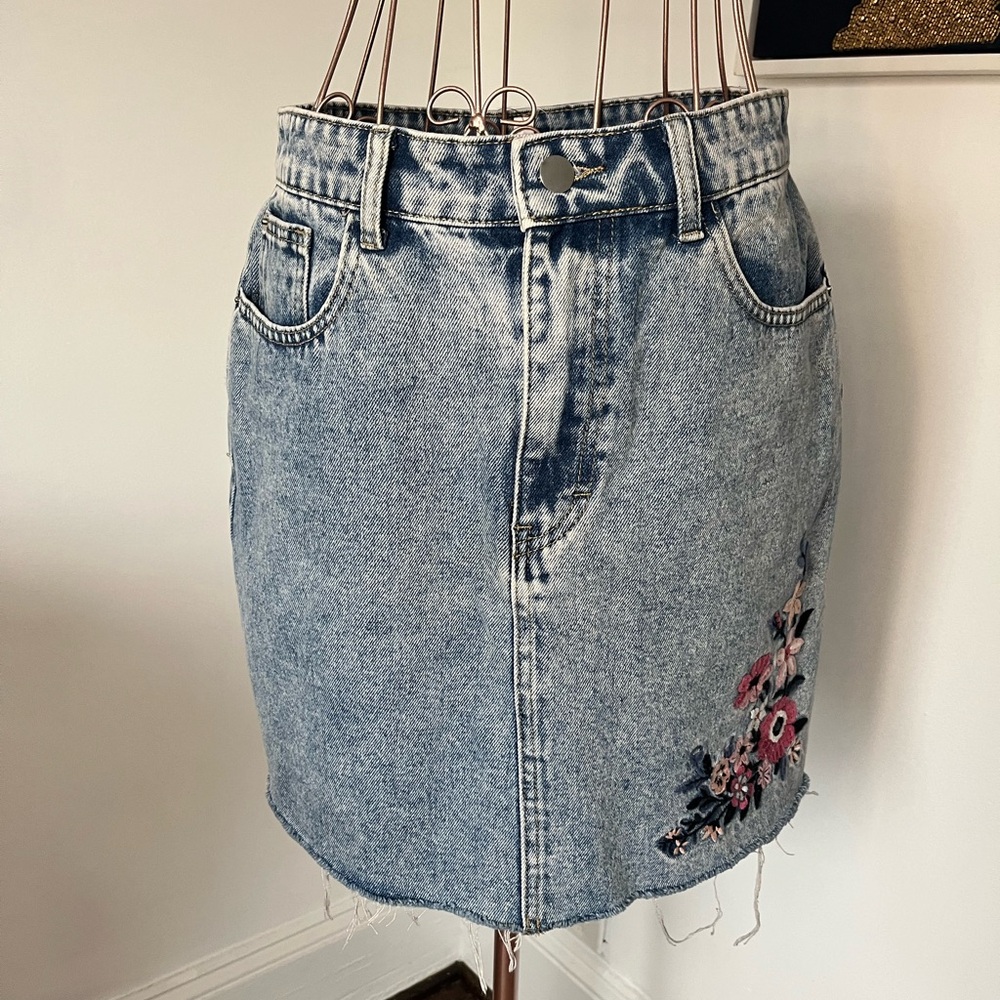 NWT Francesca's Blue Embellished Denim Mini Skirt Women’s Size Medium